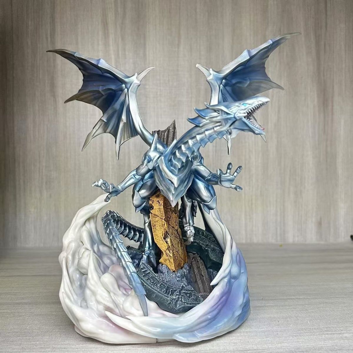 Model Kit Yugioh Bandai - 遊戯王ホワイトスライファースカイドラゴンアニメフィギュアデュエルモンスターアクションフィギュア軍団Pvc Gk像モデル人形コレクションおもちゃギフト