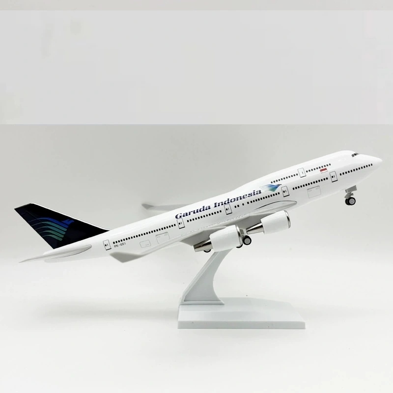 1/250スケール 30cm 747飛行機モデル B747  - Model Kit Indonesia のレビューと価格