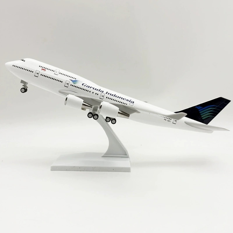 1/250スケール 30cm 747飛行機モデル B747  - Model Kit Indonesia のレビューと価格