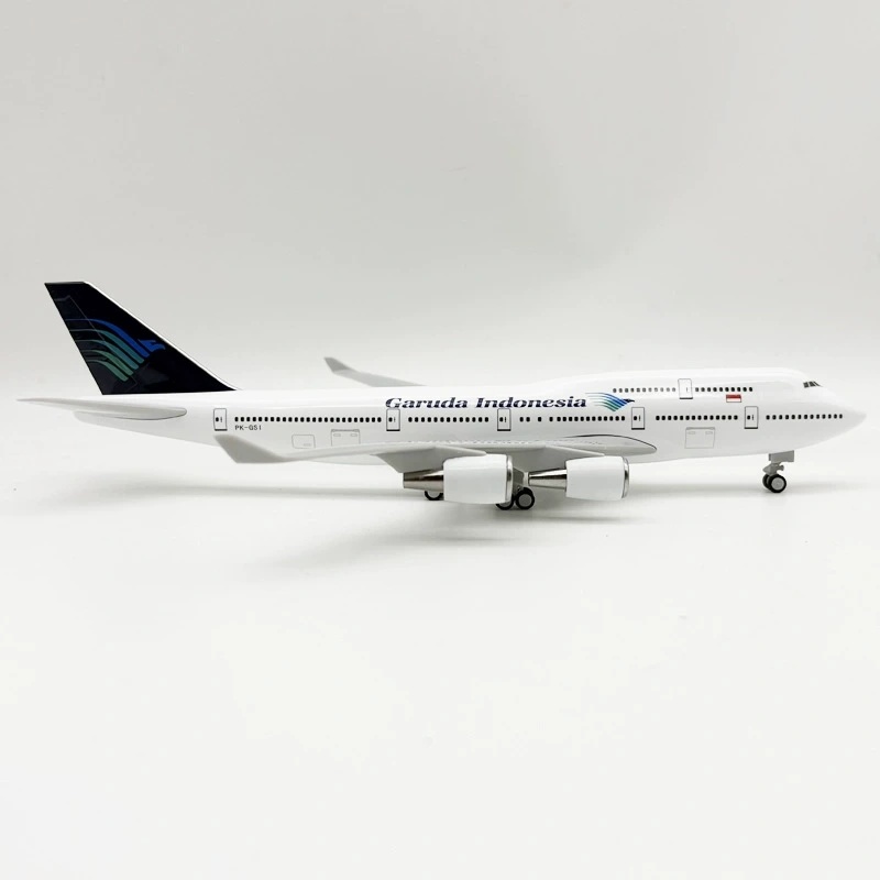 1/250スケール 30cm 747飛行機モデル B747  - Model Kit Indonesia のレビューと価格
