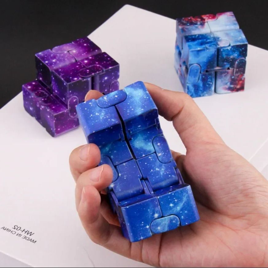 無限フリップマジックキューブ星空パズルおもちゃ四隅迷路おもち - Model Kit Infinite Dimension のレビューと価格